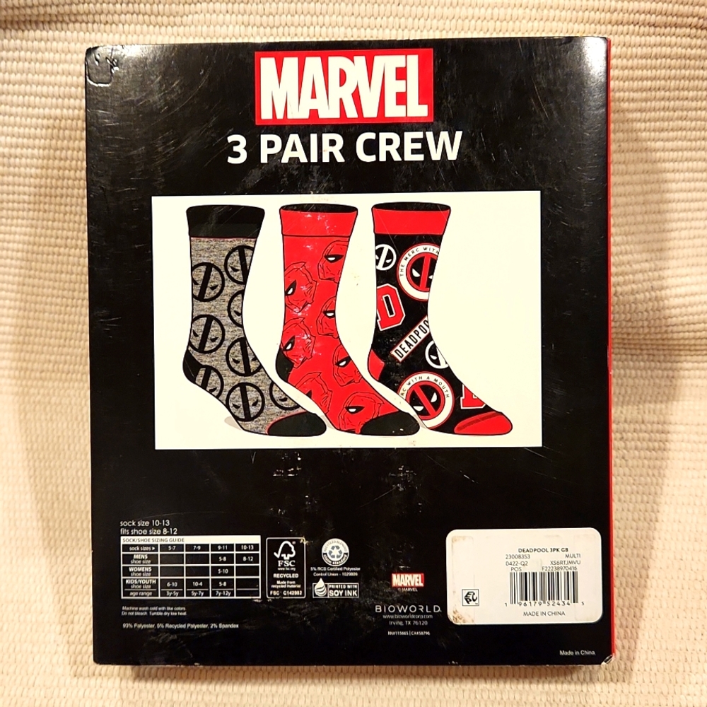 Deadpool socks - Picture 2 of 6